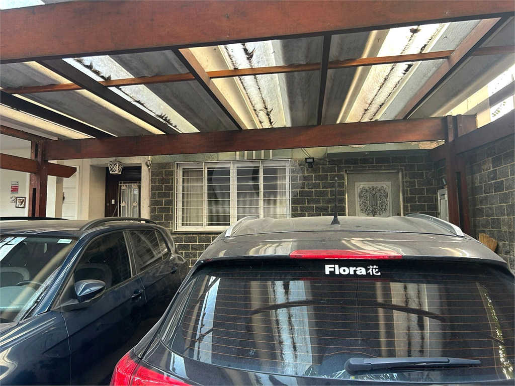 Casa com 117m² de Área Útil em Vila Fechada