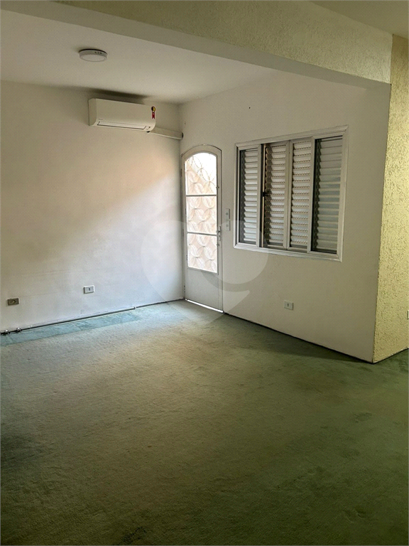 Casa com 117m² de Área Útil em Vila Fechada