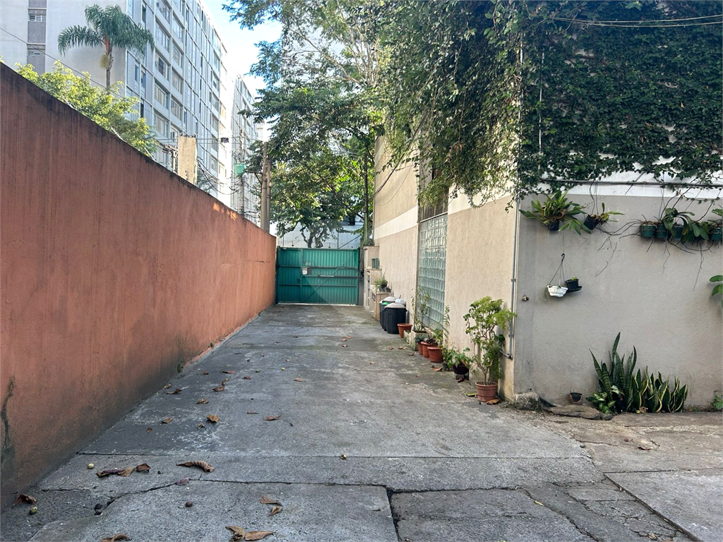 Casa com 117m² de Área Útil em Vila Fechada