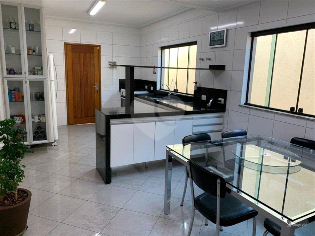 Sobrado com 4 dorms, 2 suítes, 4 vagas, 240m2 no Parque São Domingos