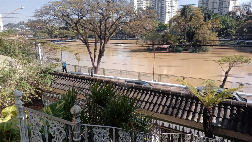 Sobrado à venda com 4 quartos, 400m² - Foto 1