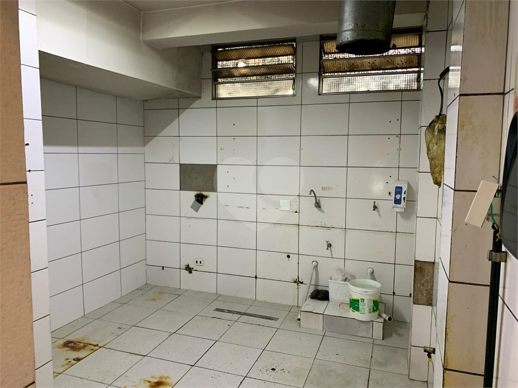 Salão Comercial de 126 m² para locação em Santana 