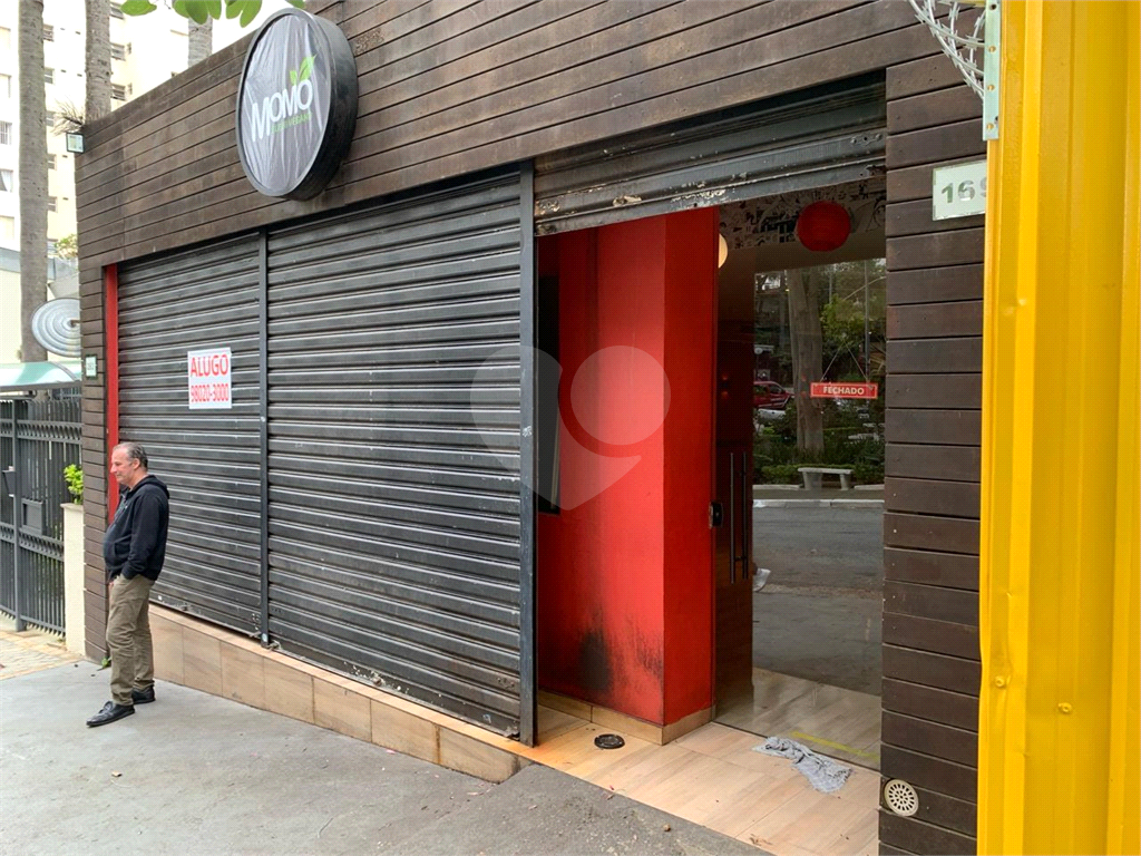 Salão Comercial de 126 m² para locação em Santana 