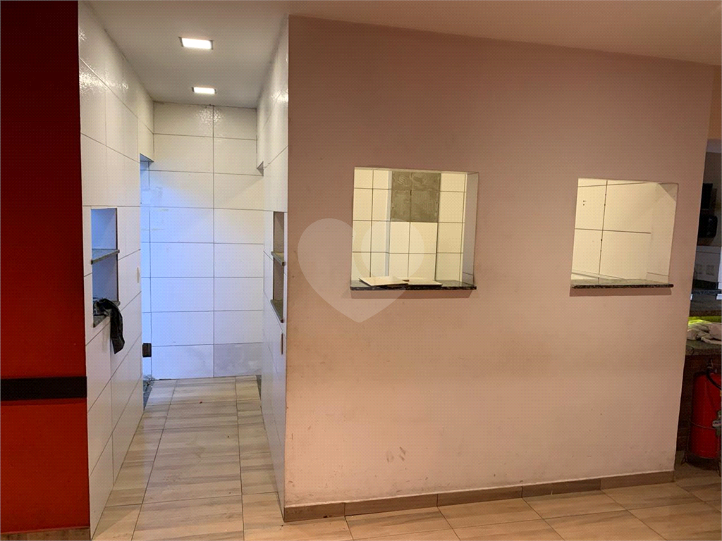 Salão Comercial de 126 m² para locação em Santana 