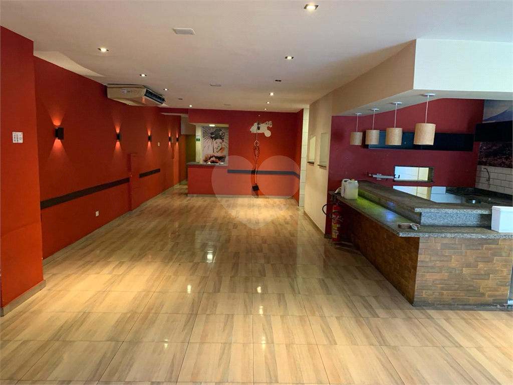 Salão Comercial de 126 m² para locação em Santana 