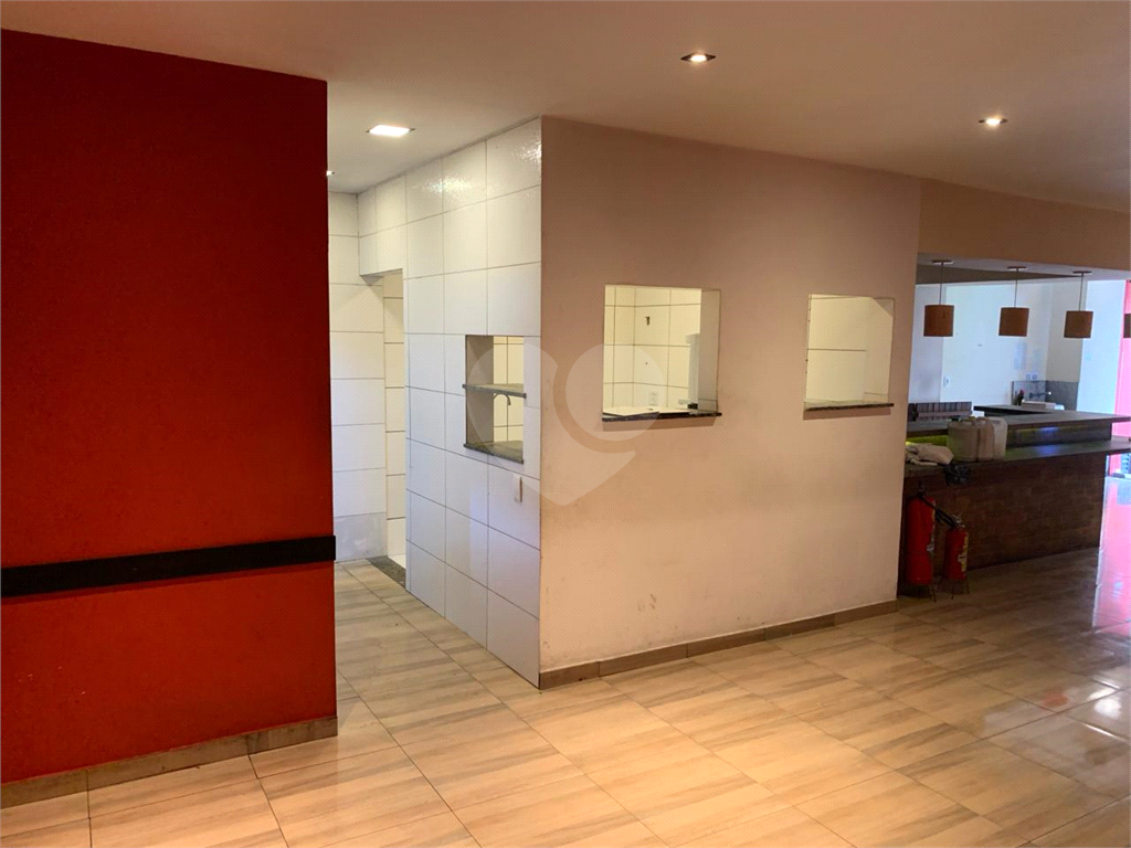 Salão Comercial de 126 m² para locação em Santana 