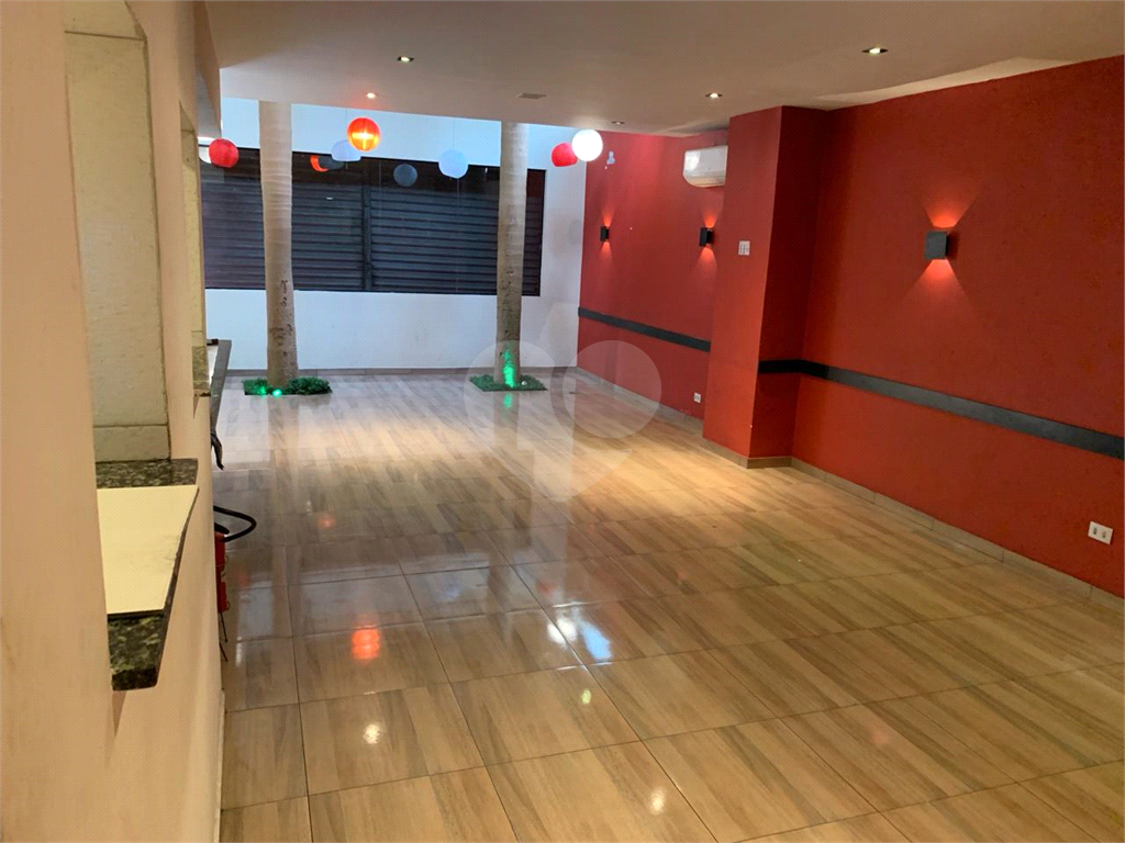 Salão Comercial de 126 m² para locação em Santana 