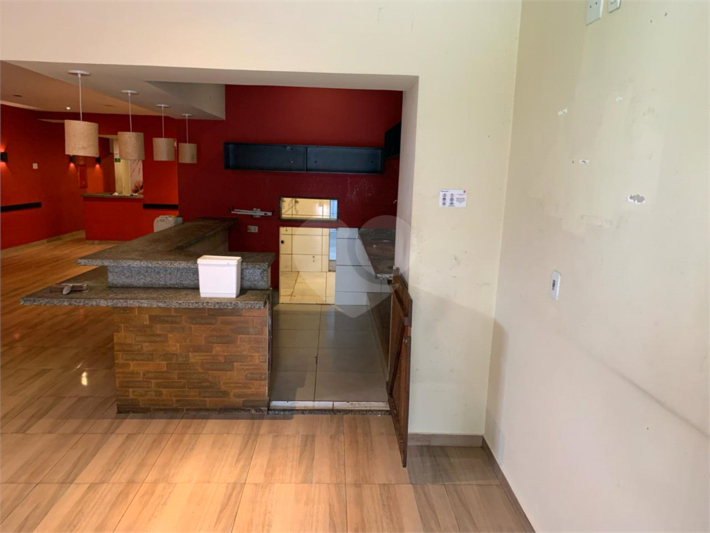 Salão Comercial de 126 m² para locação em Santana 