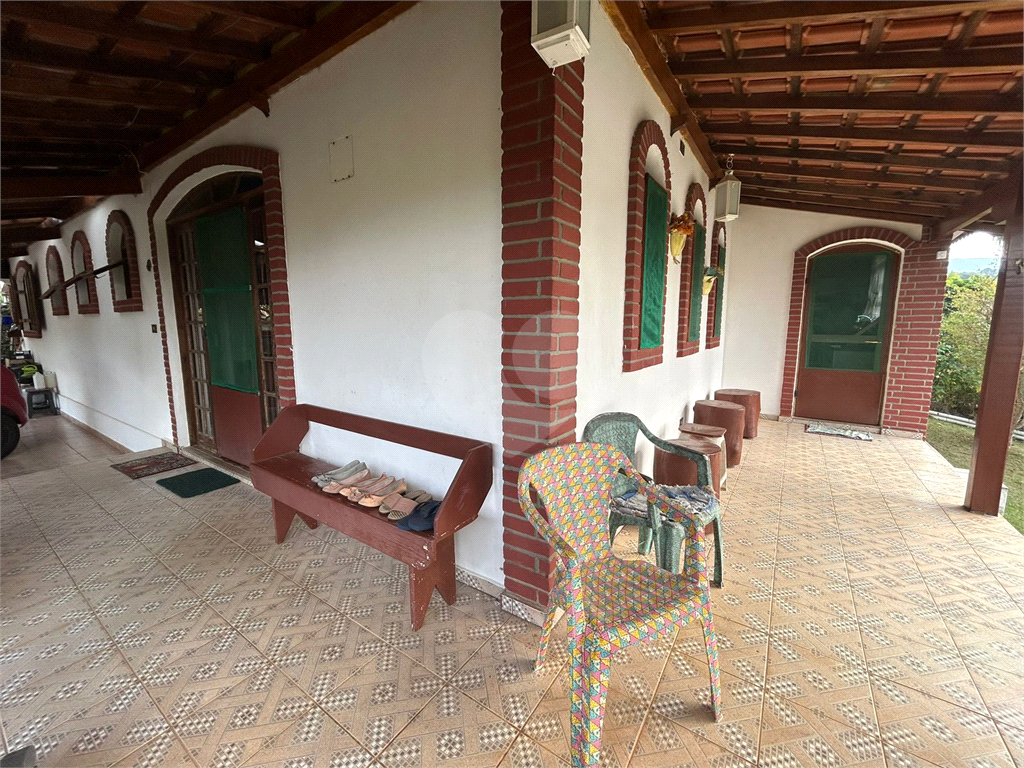 Casa de Condomínio à venda com 3 quartos, 200m² - Foto 2