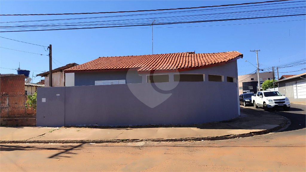 Casa à venda com 3 quartos, 100m² - Foto 1