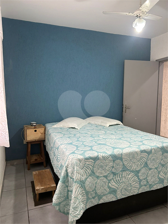 Excelente Casa Térrea com salão na parte superior.