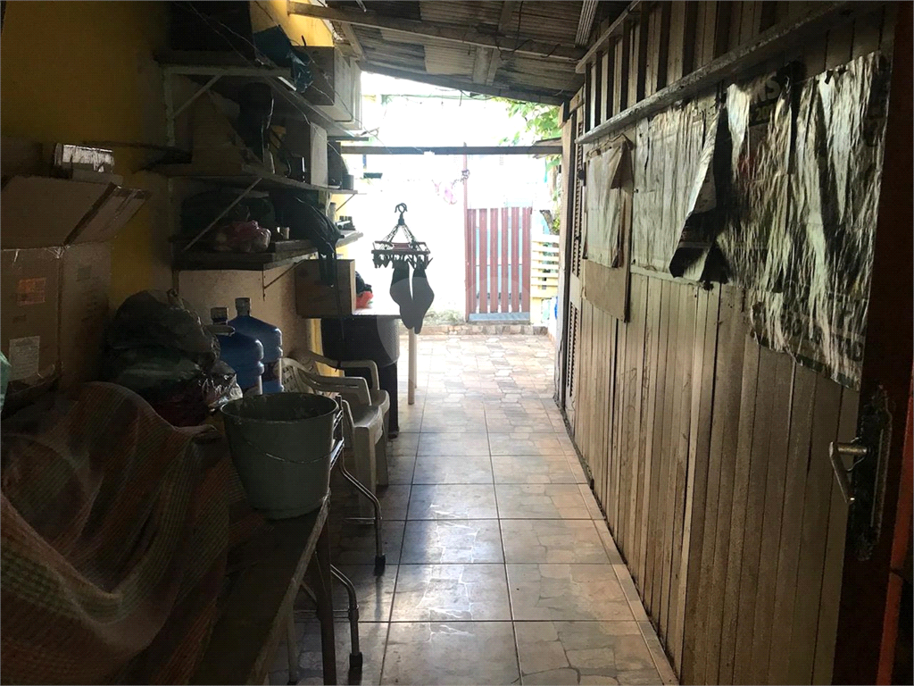 Vende-se casa para ponto comercial.