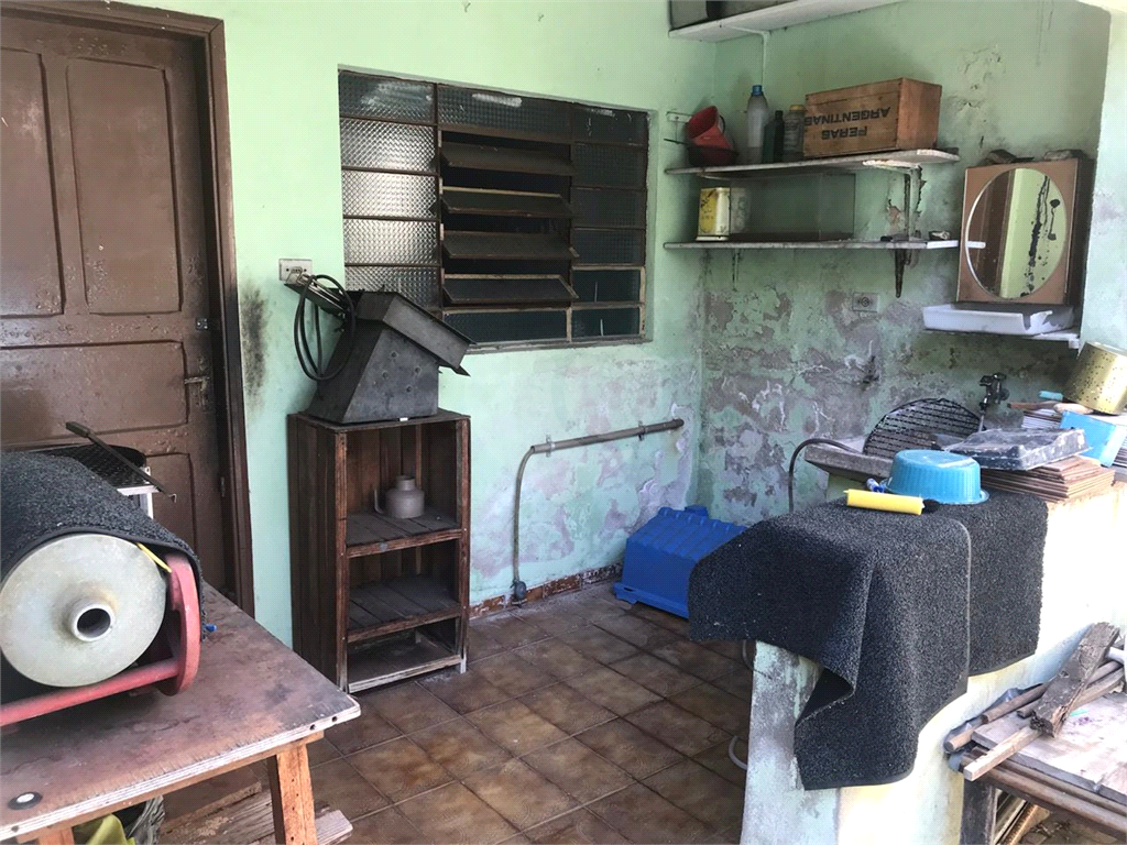 Vende-se casa para ponto comercial.