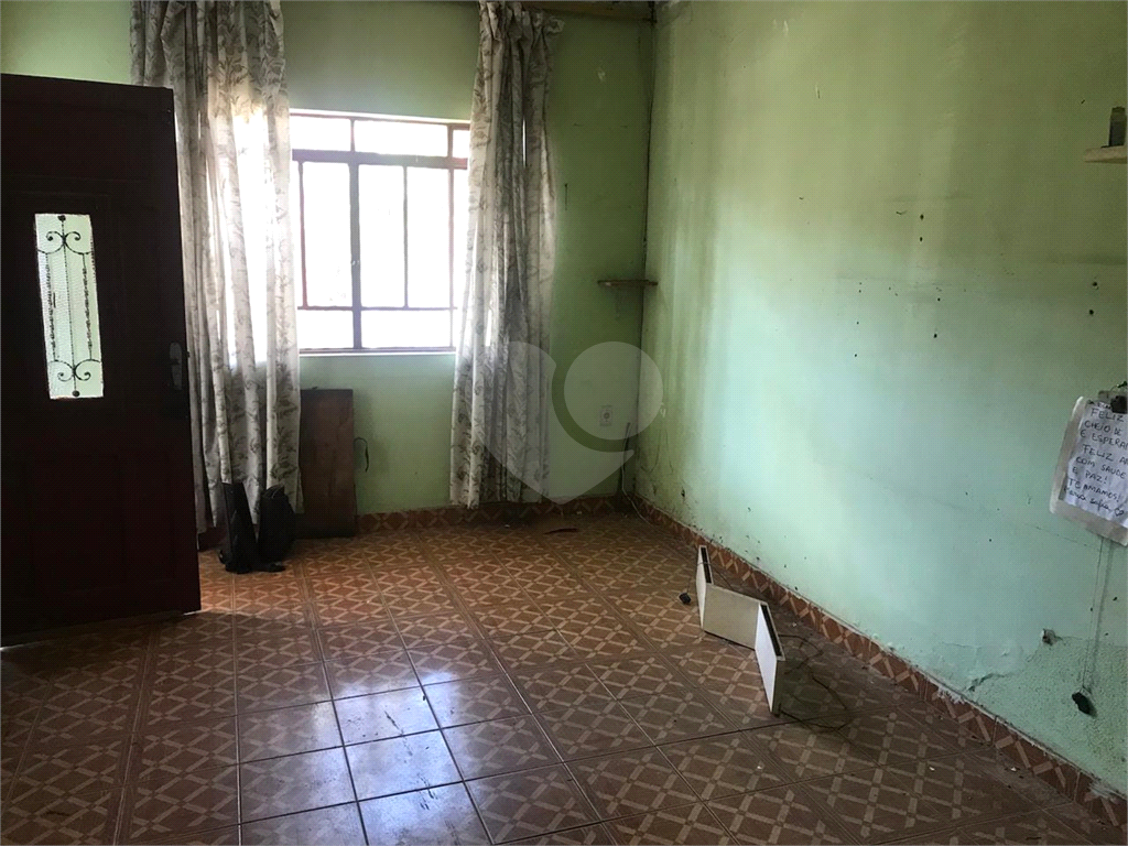Vende-se casa para ponto comercial.