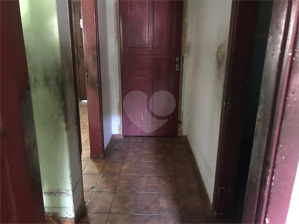 Vende-se casa para ponto comercial.
