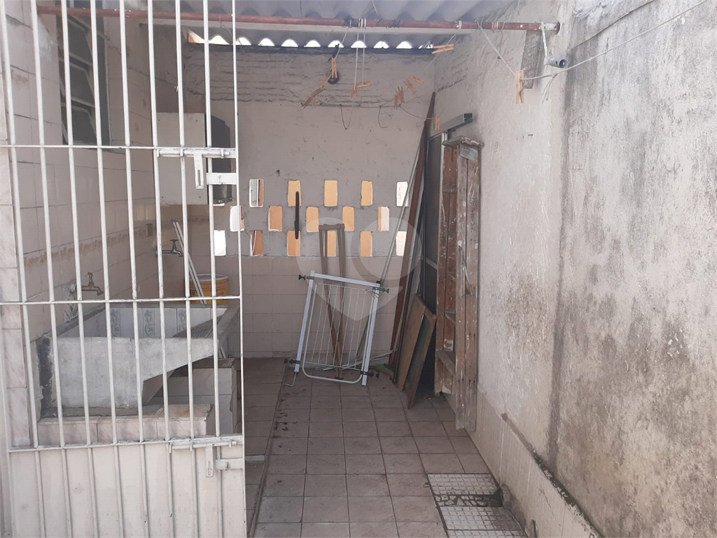 Sobrado para vender com 140m2 de área construída com 5 quartos e 2 vagas de garagem.