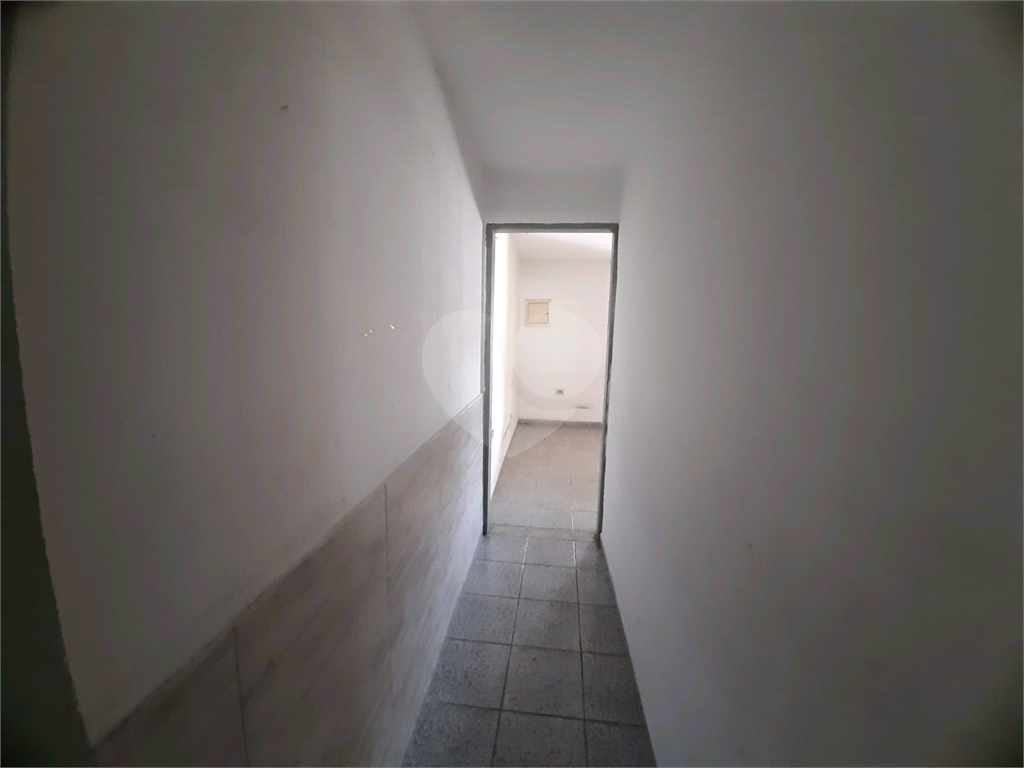 Sobrado para vender com 140m2 de área construída com 5 quartos e 2 vagas de garagem.