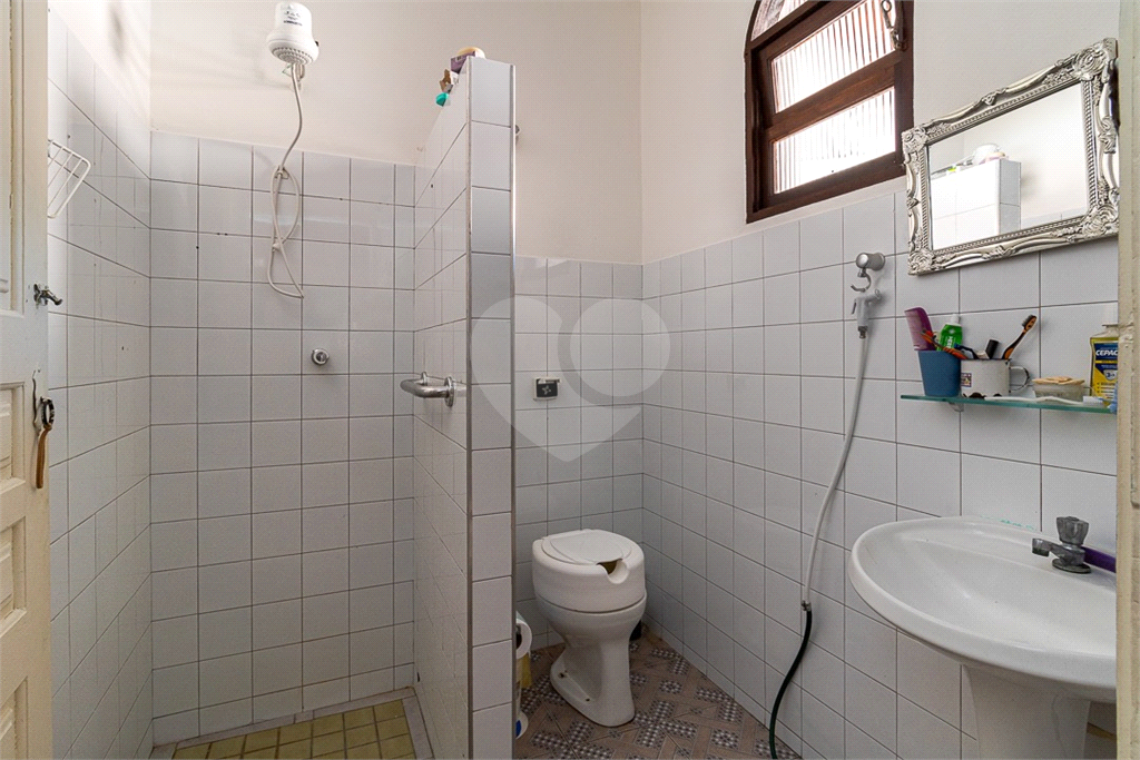 TERRENO COM 4 CASAS E 4 VAGAS À VENDA EM TINGIDOR/ EMBU DAS ARTES-SP.