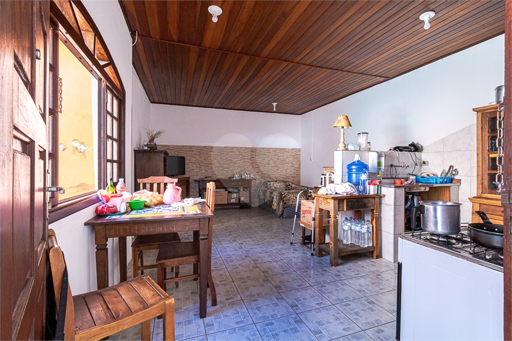 TERRENO COM 4 CASAS E 4 VAGAS À VENDA EM TINGIDOR/ EMBU DAS ARTES-SP.