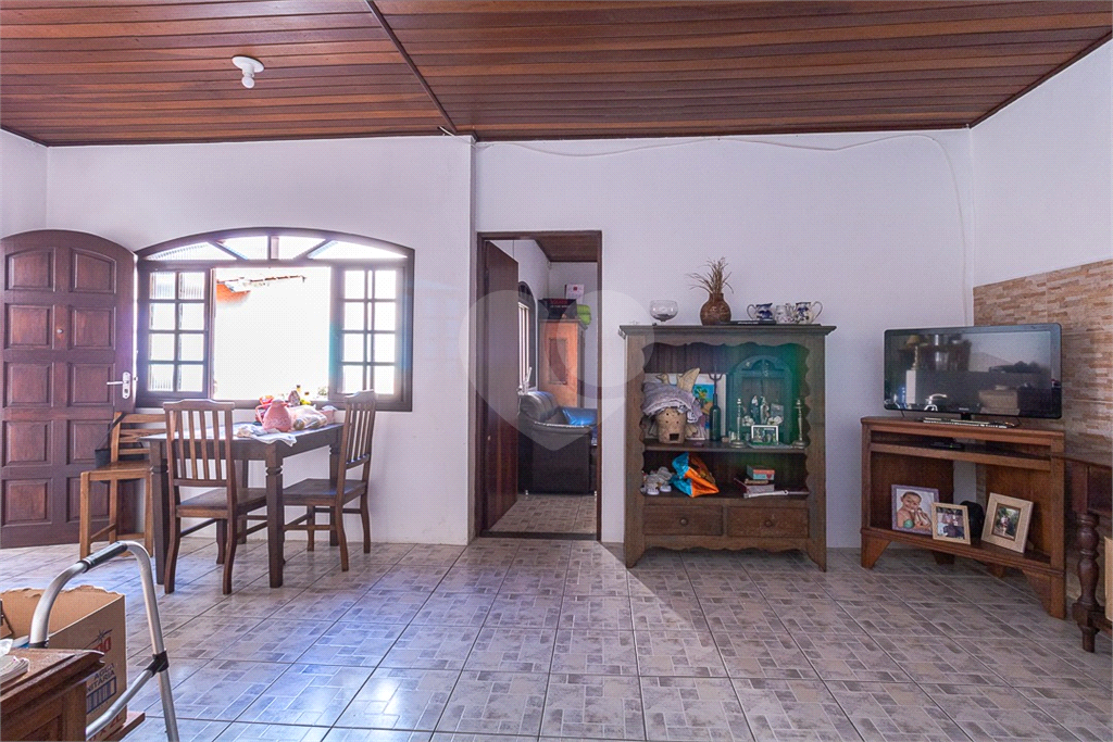 TERRENO COM 4 CASAS E 4 VAGAS À VENDA EM TINGIDOR/ EMBU DAS ARTES-SP.
