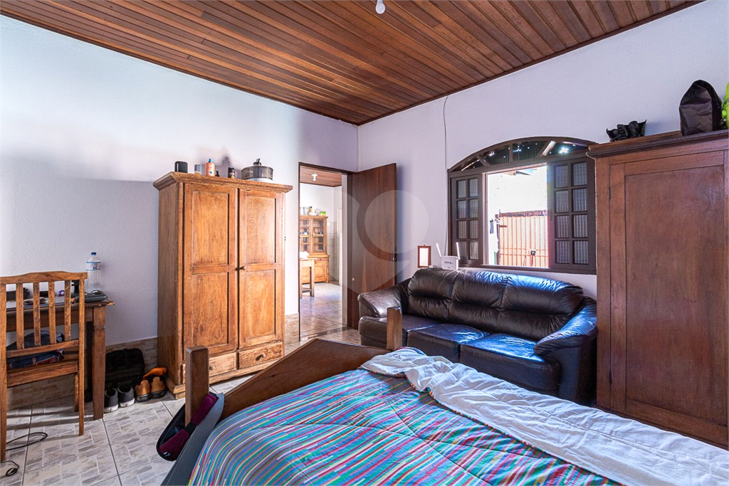 TERRENO COM 4 CASAS E 4 VAGAS À VENDA EM TINGIDOR/ EMBU DAS ARTES-SP.