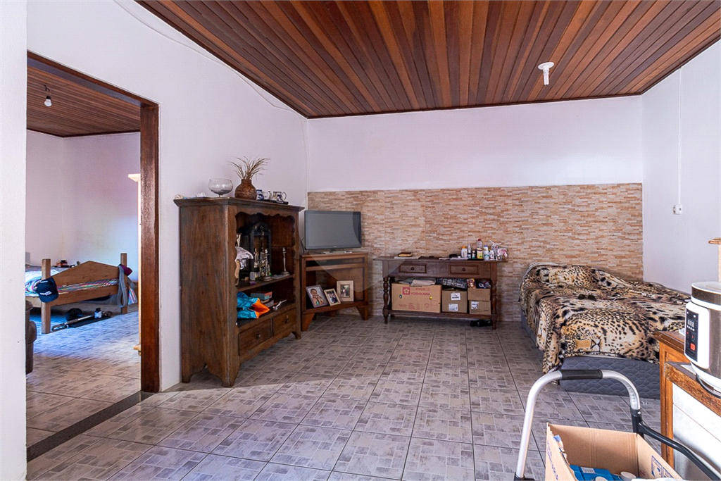 TERRENO COM 4 CASAS E 4 VAGAS À VENDA EM TINGIDOR/ EMBU DAS ARTES-SP.