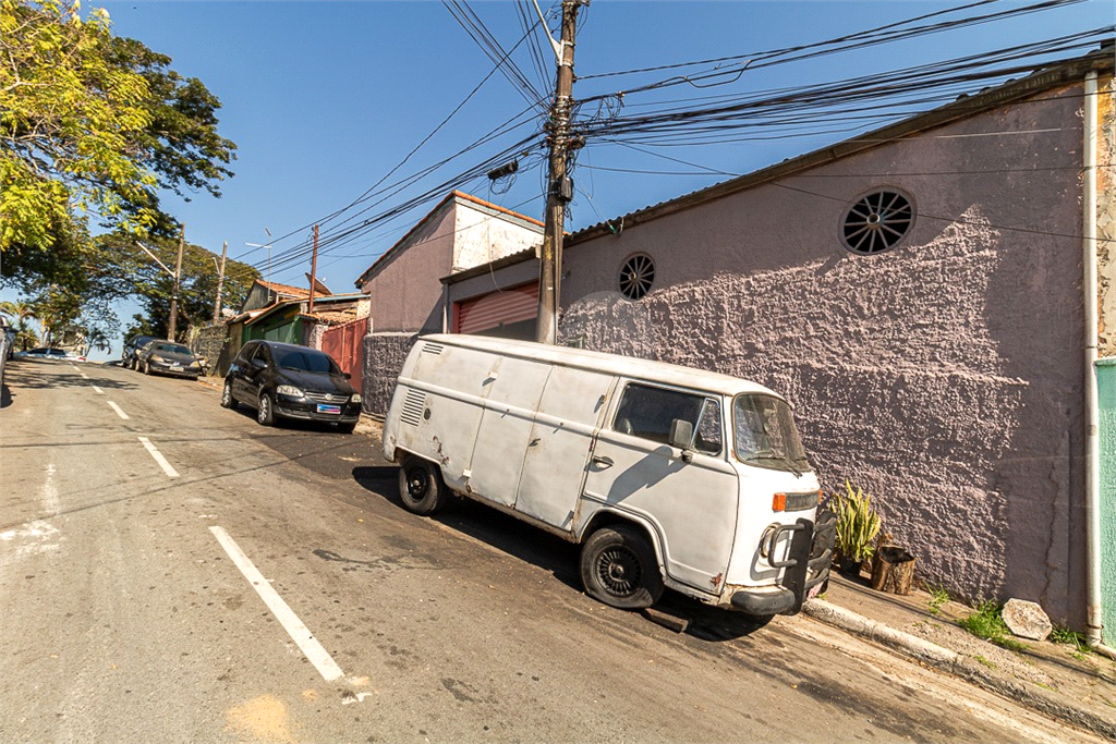 TERRENO COM 4 CASAS E 4 VAGAS À VENDA EM TINGIDOR/ EMBU DAS ARTES-SP.
