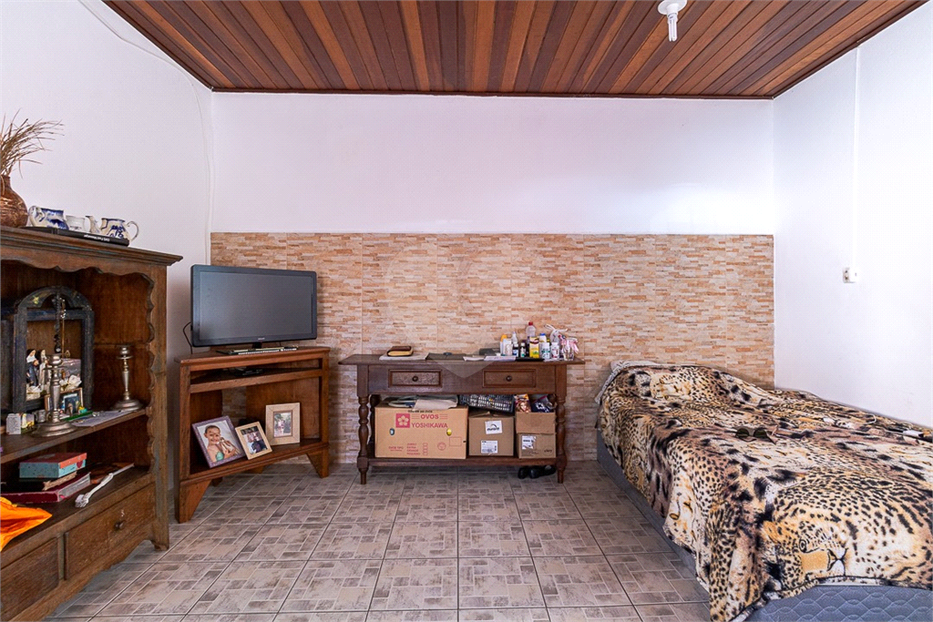 TERRENO COM 4 CASAS E 4 VAGAS À VENDA EM TINGIDOR/ EMBU DAS ARTES-SP.