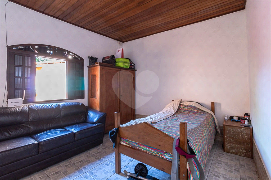TERRENO COM 4 CASAS E 4 VAGAS À VENDA EM TINGIDOR/ EMBU DAS ARTES-SP.