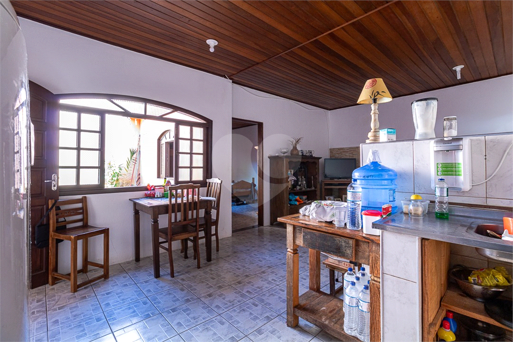 TERRENO COM 4 CASAS E 4 VAGAS À VENDA EM TINGIDOR/ EMBU DAS ARTES-SP.
