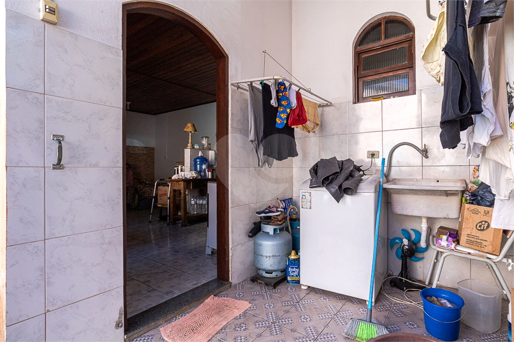 TERRENO COM 4 CASAS E 4 VAGAS À VENDA EM TINGIDOR/ EMBU DAS ARTES-SP.