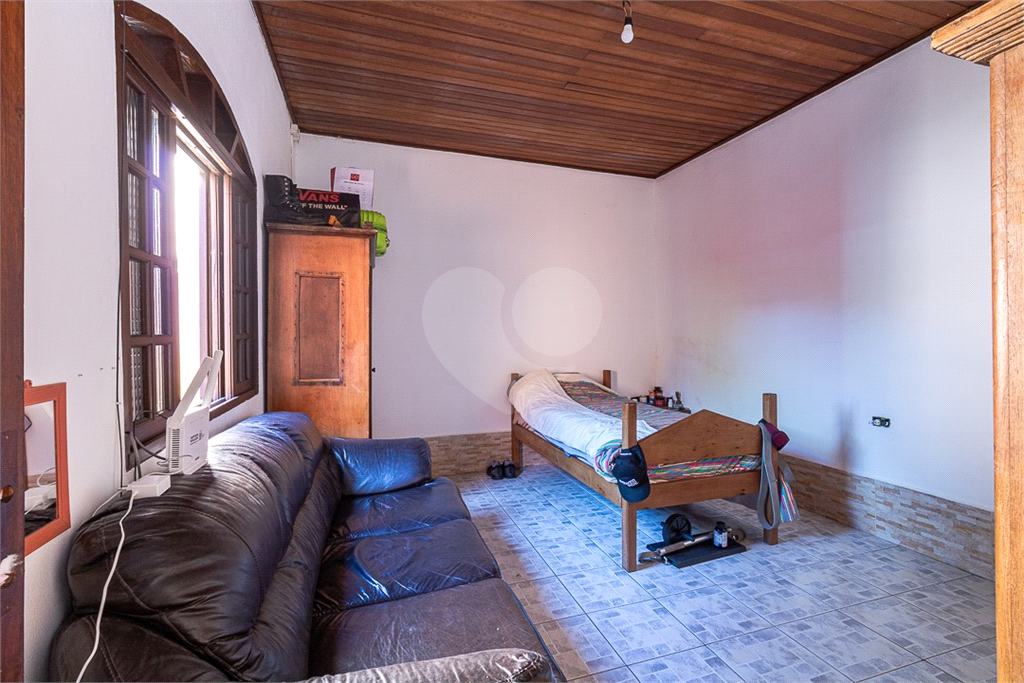 TERRENO COM 4 CASAS E 4 VAGAS À VENDA EM TINGIDOR/ EMBU DAS ARTES-SP.