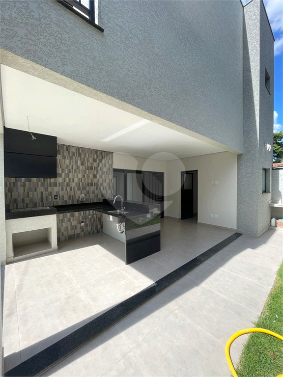 Casa à venda com 3 quartos, 150m² - Foto 2