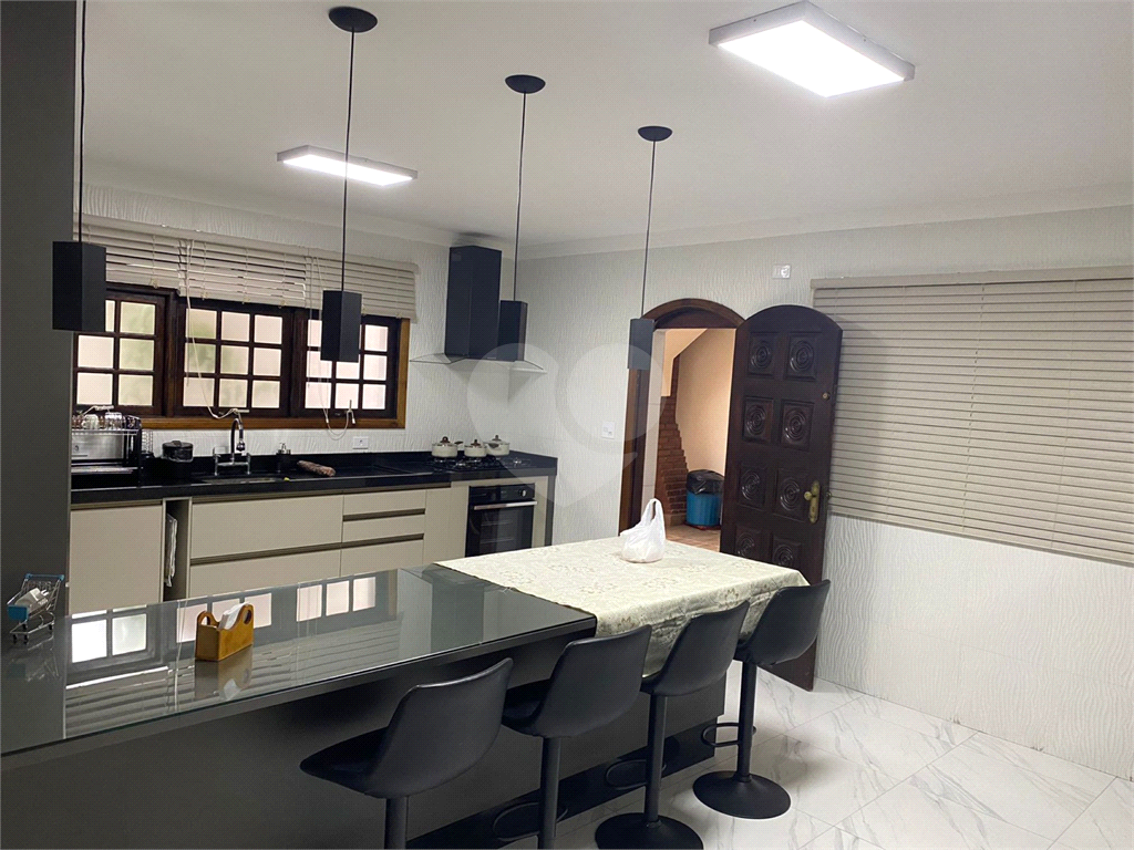 Casa Reformada com 3 Dormitórios e Excelente Área de Lazer