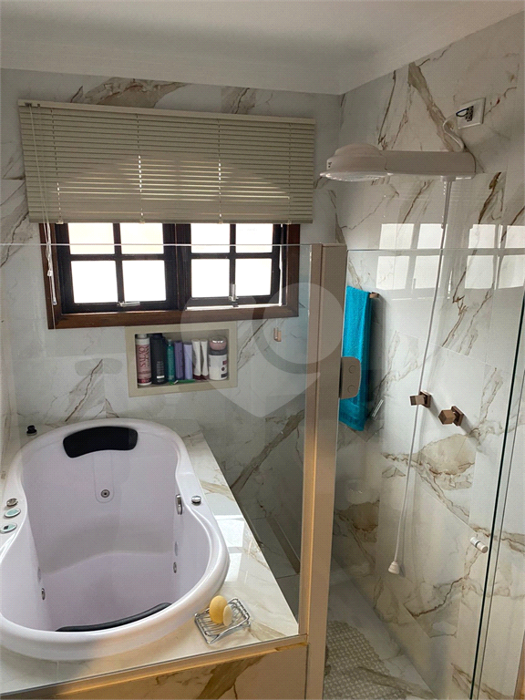 Casa Reformada com 3 Dormitórios e Excelente Área de Lazer