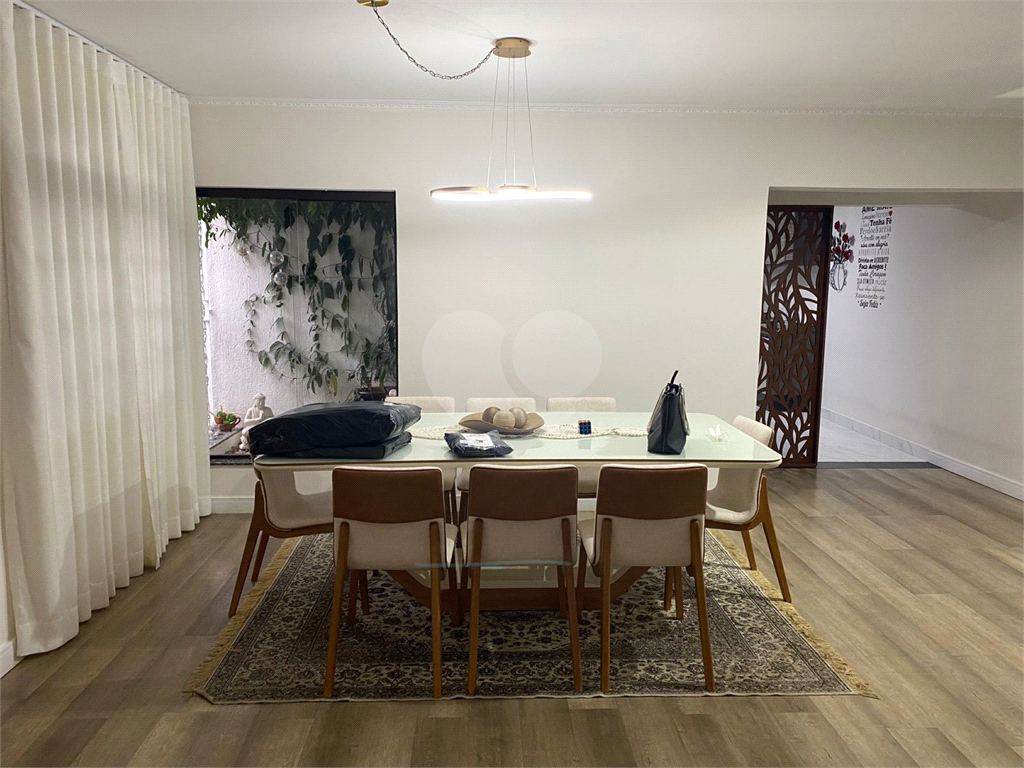 Casa Reformada com 3 Dormitórios e Excelente Área de Lazer