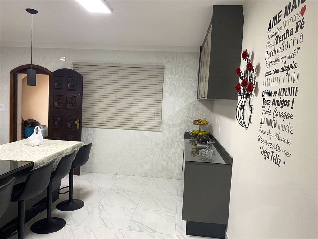 Casa Reformada com 3 Dormitórios e Excelente Área de Lazer