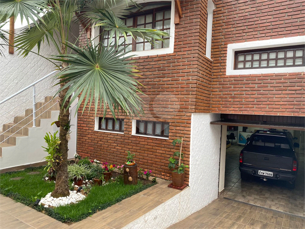 Casa Reformada com 3 Dormitórios e Excelente Área de Lazer