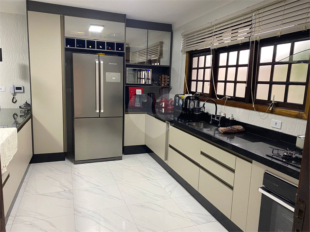 Casa Reformada com 3 Dormitórios e Excelente Área de Lazer