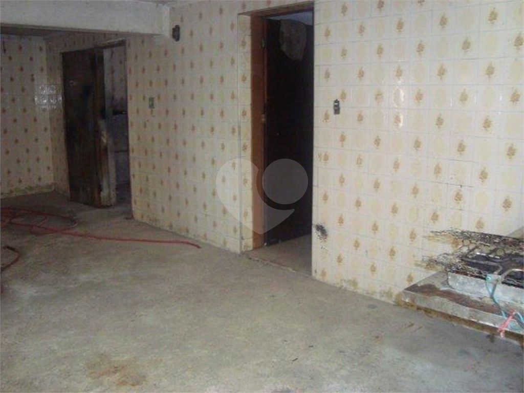 Casa à venda e aluguel com 6 quartos, 250m² - Foto 11