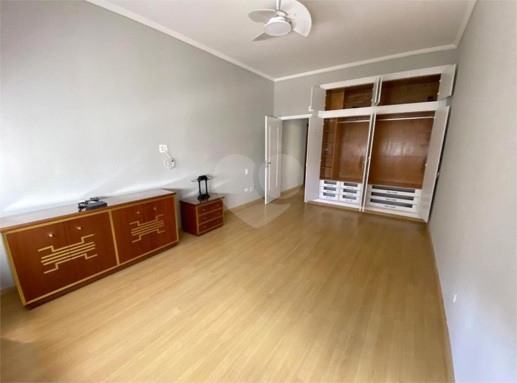 Apartamento à venda com 3 quartos, 208m² - Foto 4