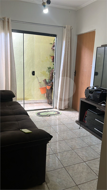 Casa à venda com 3 quartos, 96m² - Foto 1