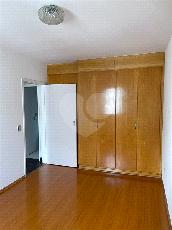 APARTAMENTO em MOEMA