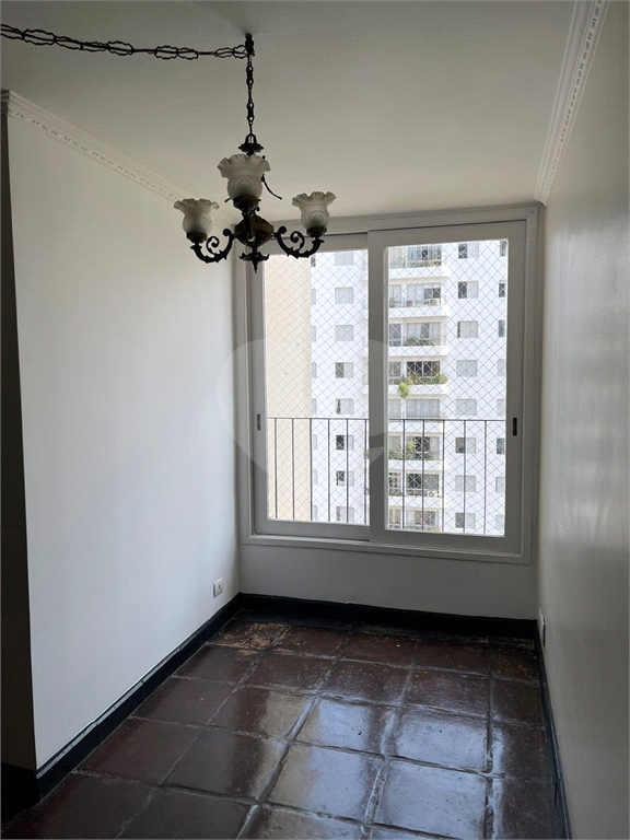 APARTAMENTO em MOEMA