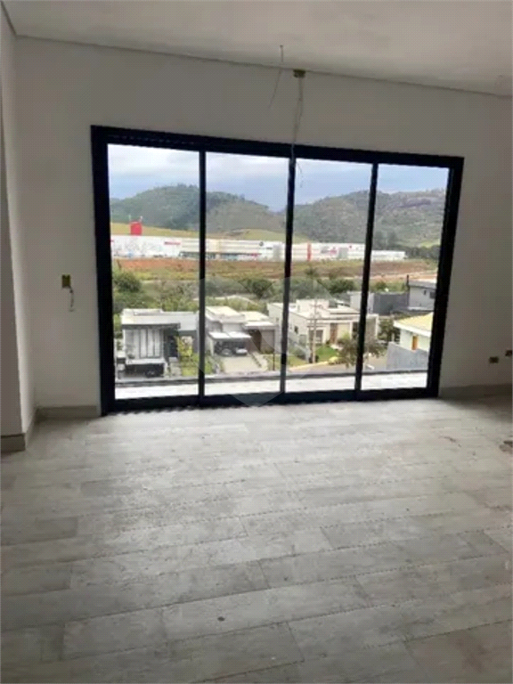 Casa de Condomínio à venda com 3 quartos, 250m² - Foto 2