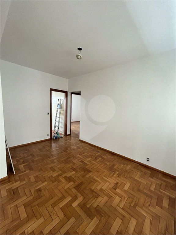 Apartamento 300 metros do metrô Santa Cruz, 2 dormitórios 
