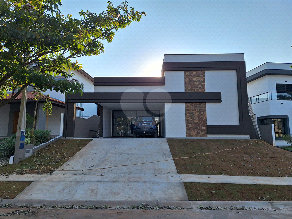 Casa de Condomínio à venda com 3 quartos, 205m² - Foto 1