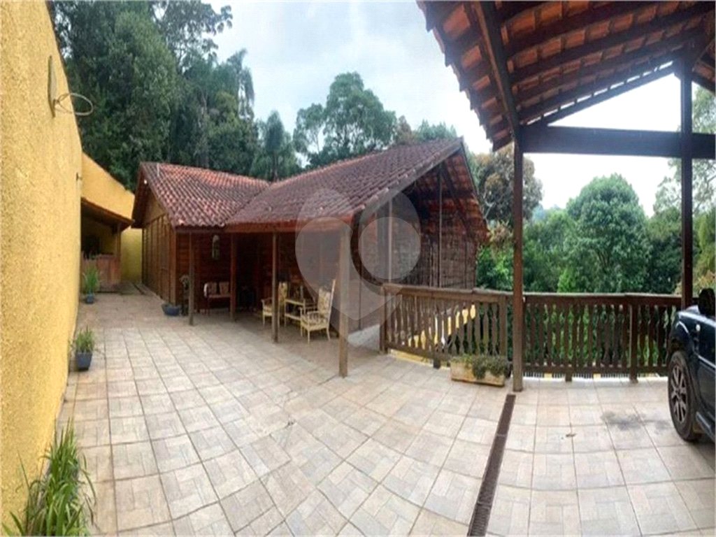 Casa de Condomínio à venda com 4 quartos, 400m² - Foto 2