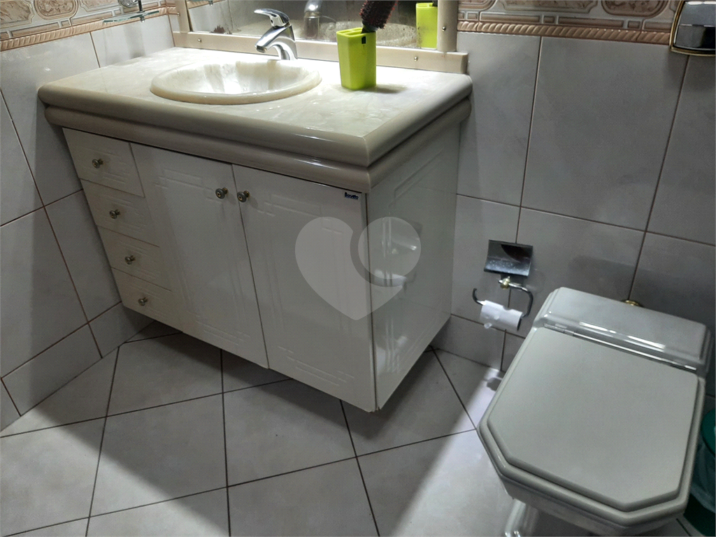 Casa térrea com 3 quartos (2 suítes), piscina, área gourmet e 4 vagas cobertas