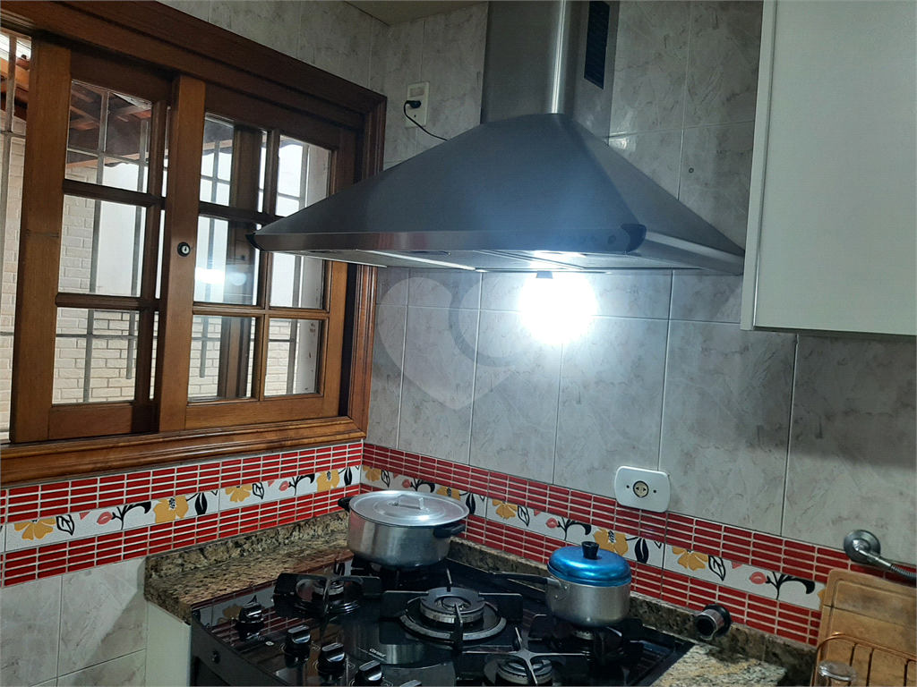 Casa térrea com 3 quartos (2 suítes), piscina, área gourmet e 4 vagas cobertas